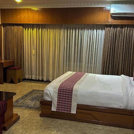 Hotel Earth Light Sauraha Chitwan Eksteriør billede