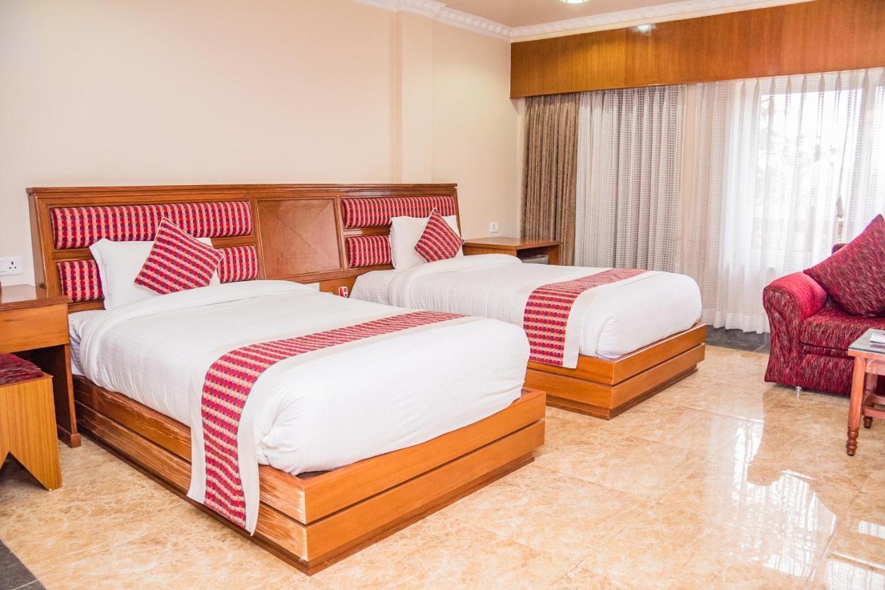 Hotel Earth Light Sauraha Chitwan Eksteriør billede