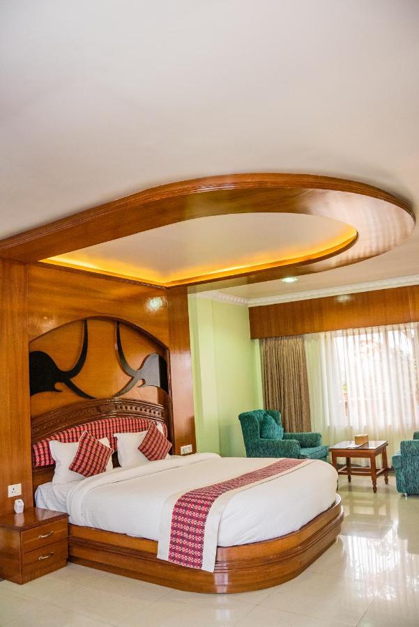 Hotel Earth Light Sauraha Chitwan Eksteriør billede