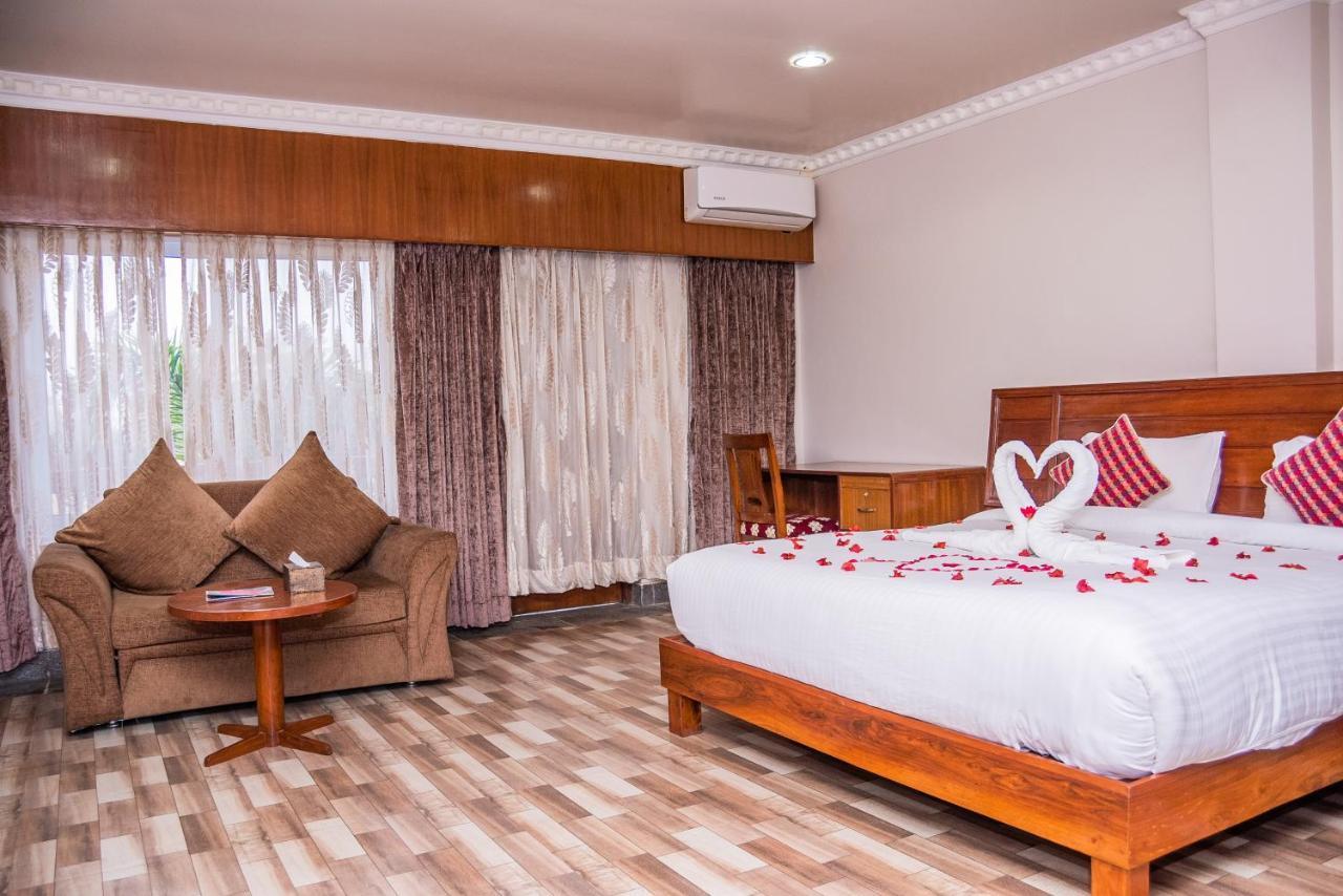 Hotel Earth Light Sauraha Chitwan Eksteriør billede
