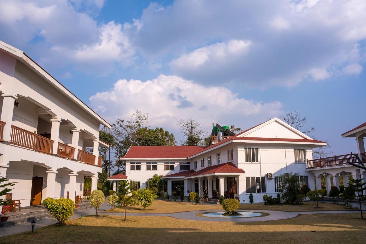 Hotel Earth Light Sauraha Chitwan Eksteriør billede