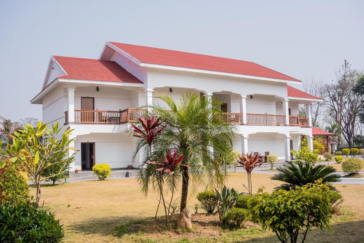 Hotel Earth Light Sauraha Chitwan Eksteriør billede