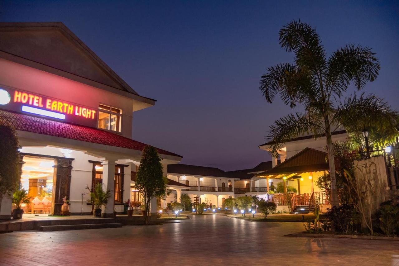 Hotel Earth Light Sauraha Chitwan Eksteriør billede
