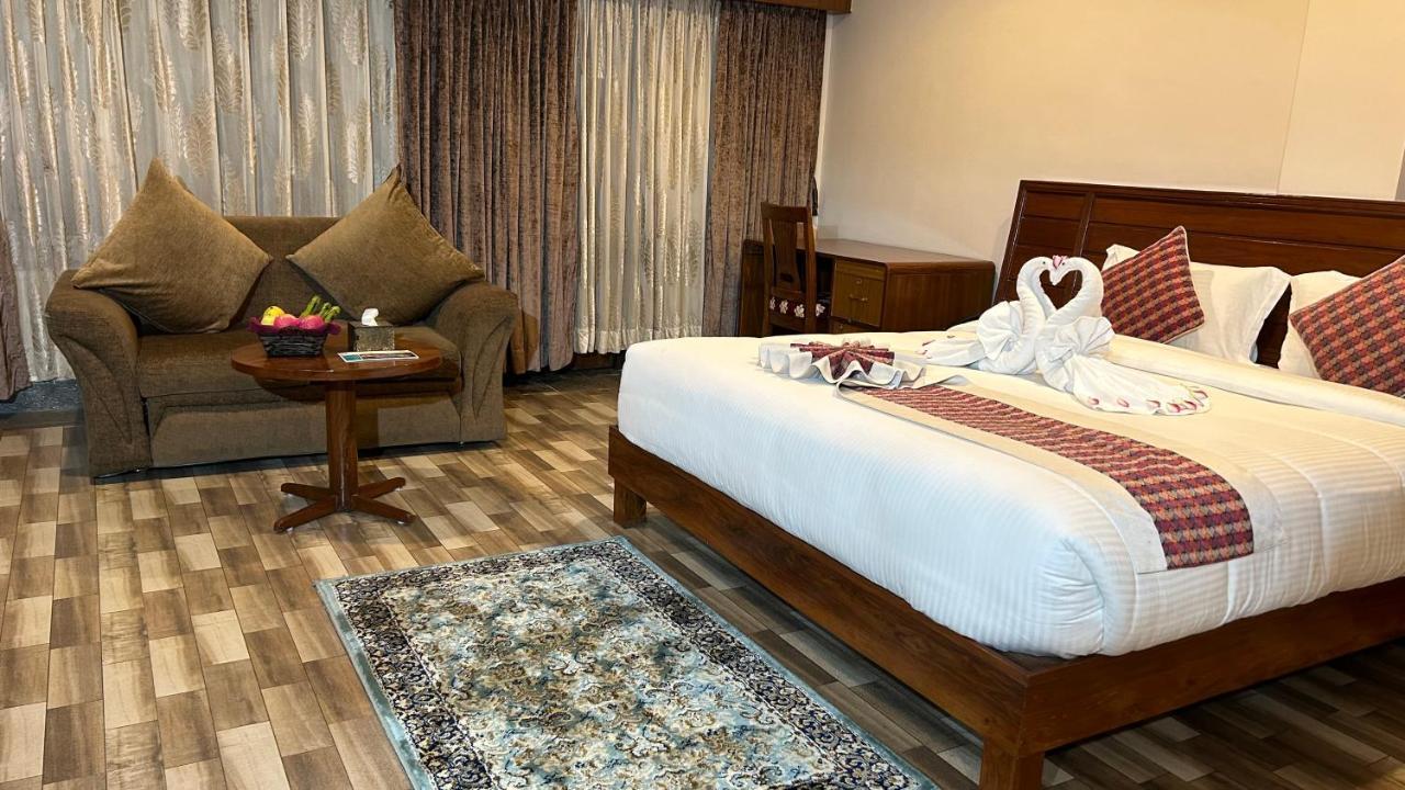 Hotel Earth Light Sauraha Chitwan Eksteriør billede