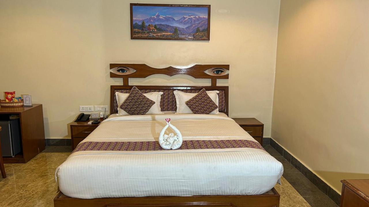 Hotel Earth Light Sauraha Chitwan Eksteriør billede