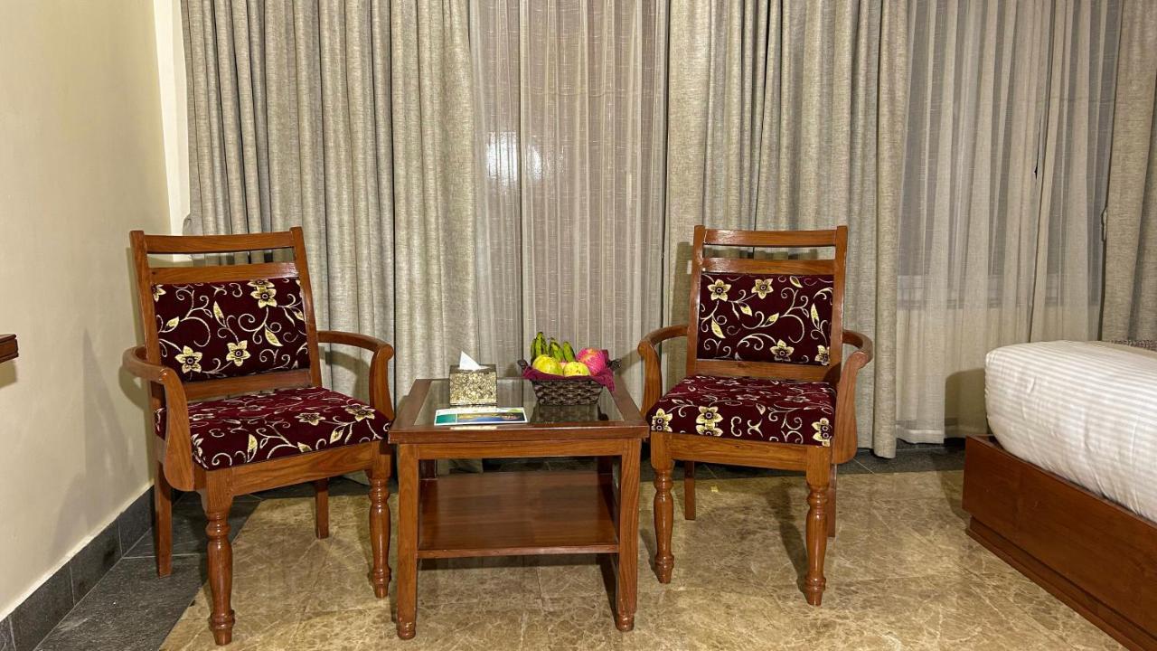 Hotel Earth Light Sauraha Chitwan Eksteriør billede