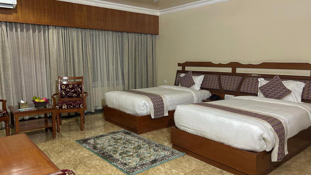 Hotel Earth Light Sauraha Chitwan Eksteriør billede