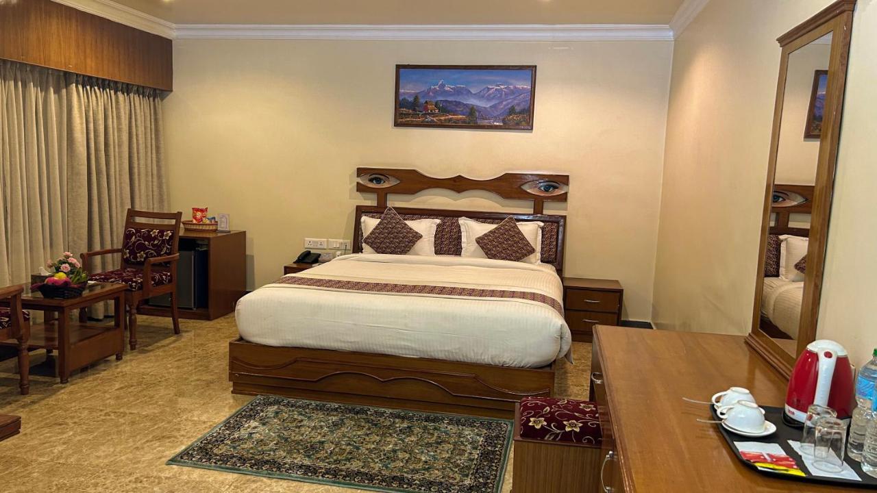 Hotel Earth Light Sauraha Chitwan Eksteriør billede