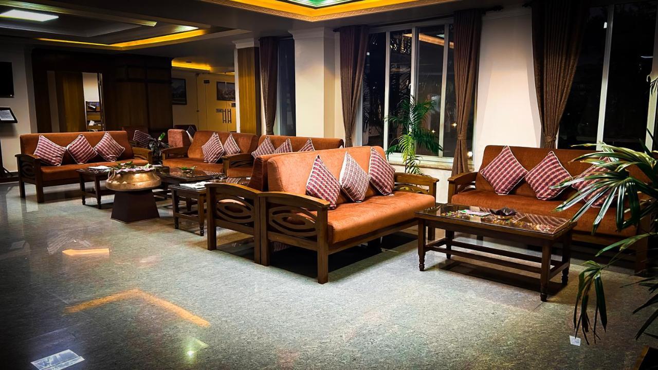 Hotel Earth Light Sauraha Chitwan Eksteriør billede