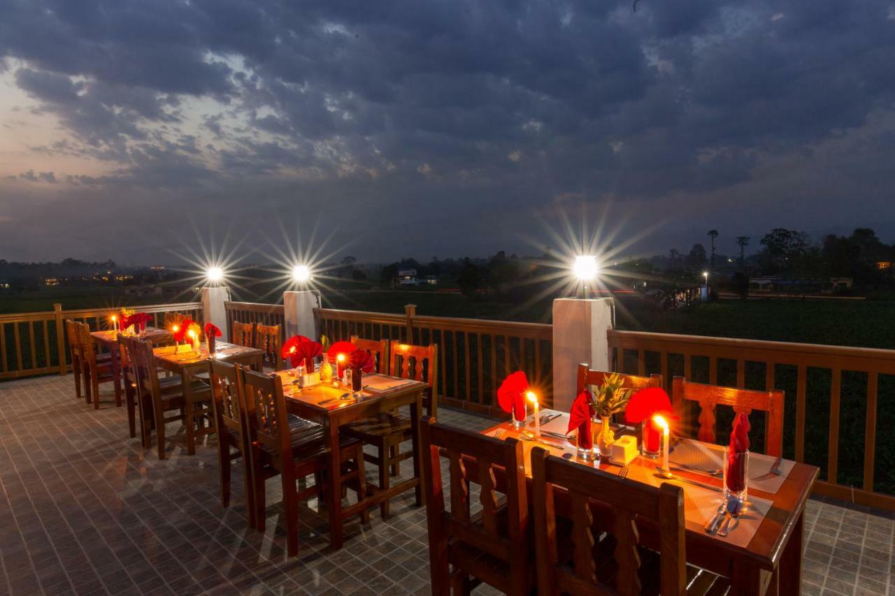 Hotel Earth Light Sauraha Chitwan Eksteriør billede