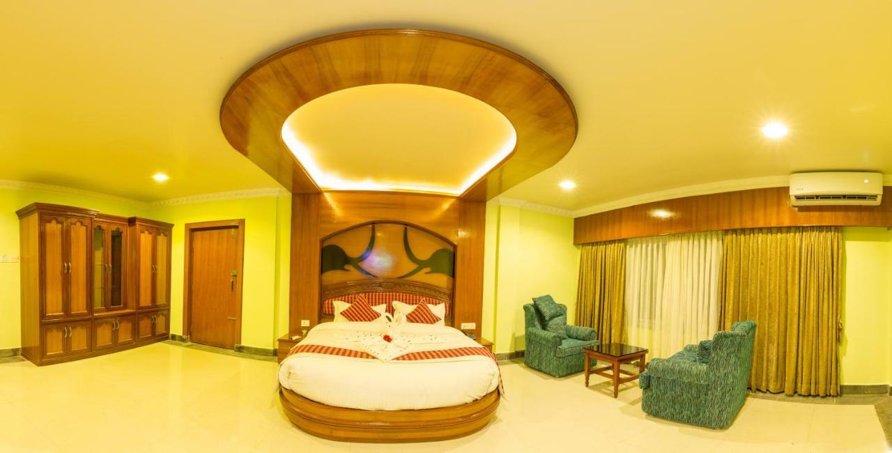Hotel Earth Light Sauraha Chitwan Eksteriør billede