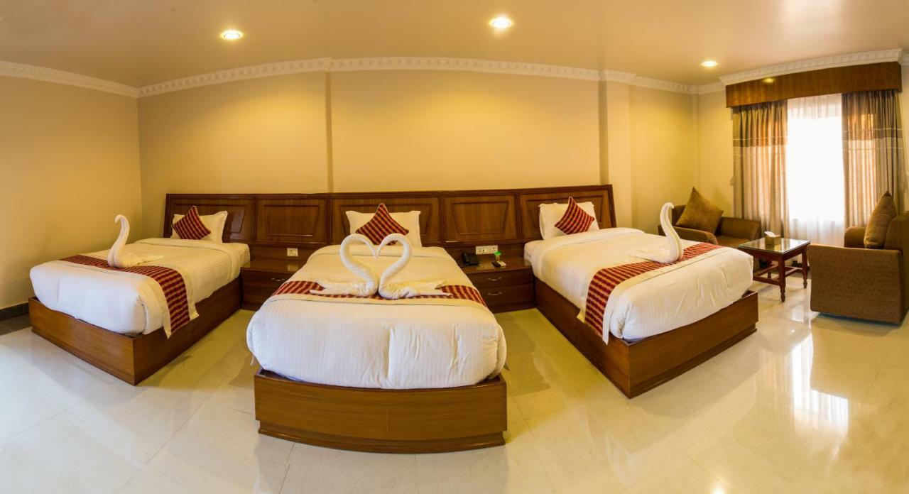 Hotel Earth Light Sauraha Chitwan Eksteriør billede