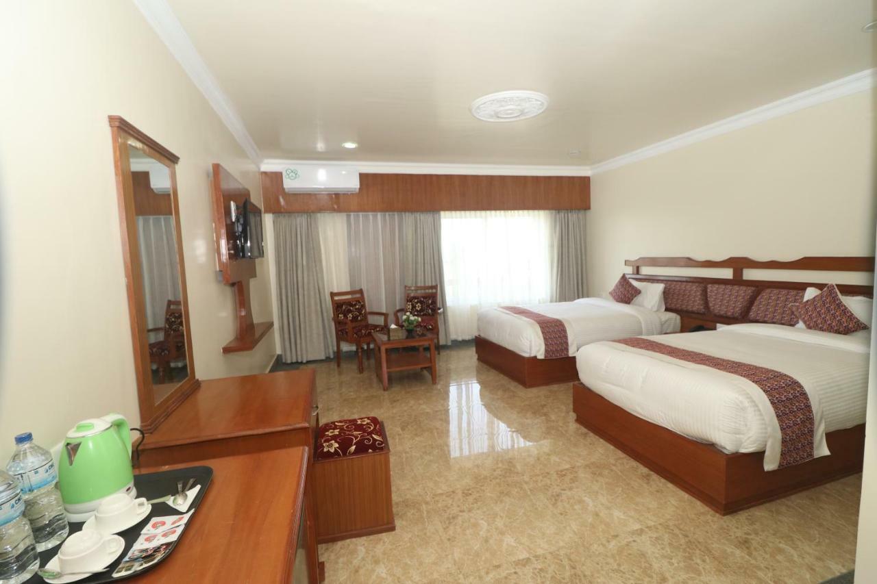 Hotel Earth Light Sauraha Chitwan Eksteriør billede