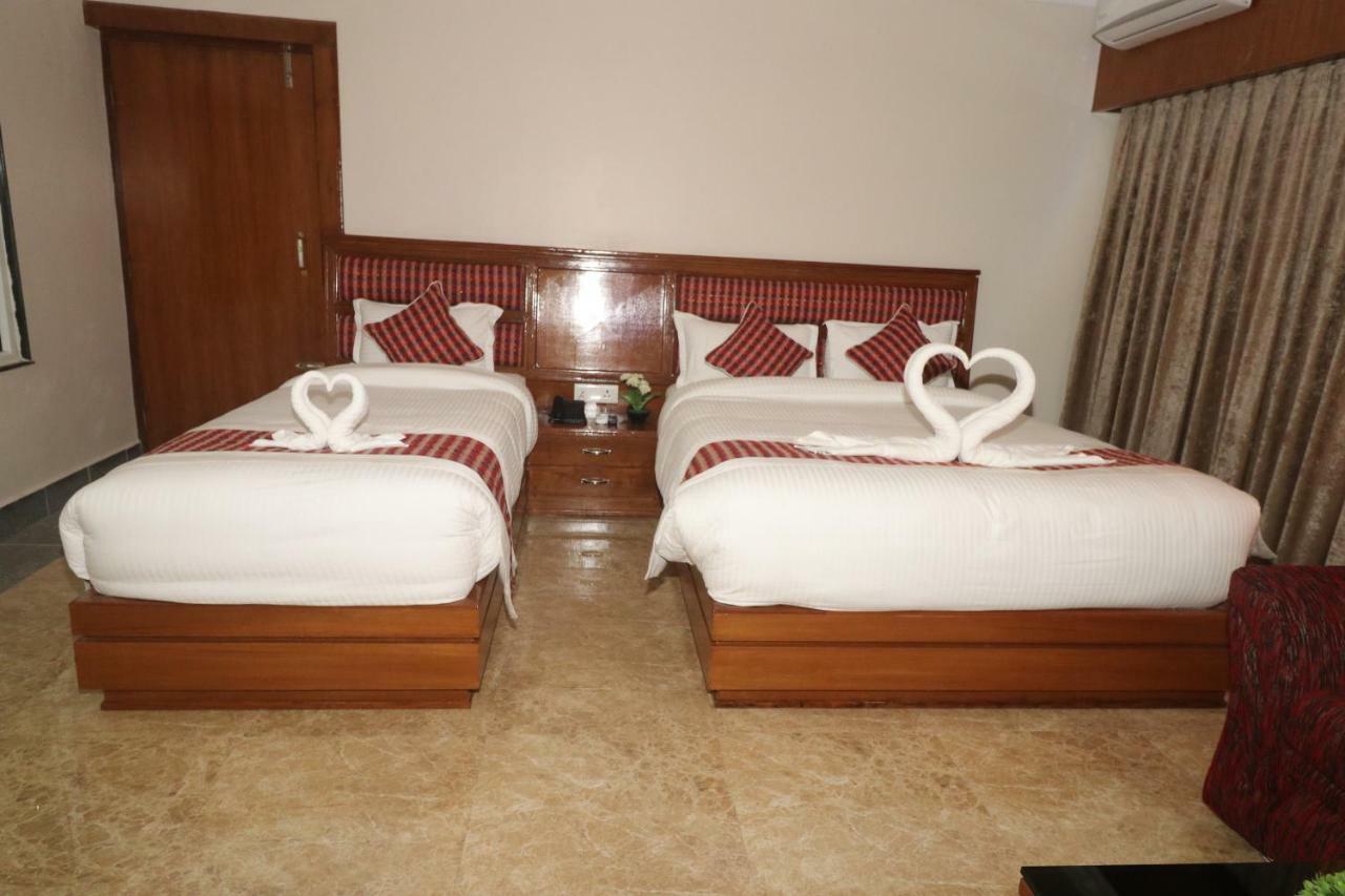 Hotel Earth Light Sauraha Chitwan Eksteriør billede