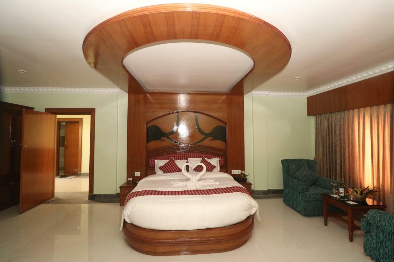 Hotel Earth Light Sauraha Chitwan Eksteriør billede